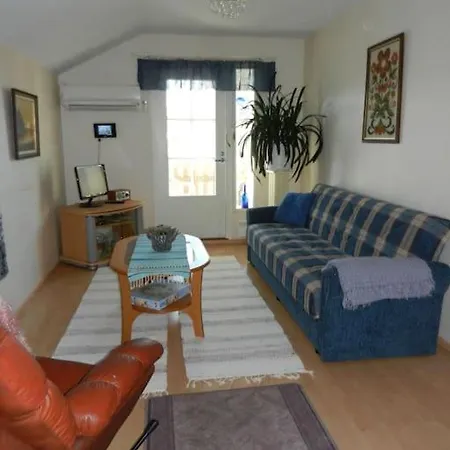 Tupaniemi, Kodikas Ja Tilava Asunto 2-4 Vieraalle *