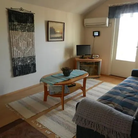 Tupaniemi, Kodikas Ja Tilava Asunto 2-4 Vieraalle *