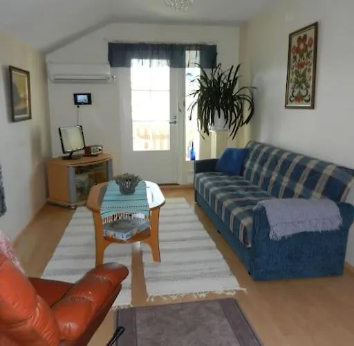 Tupaniemi, Kodikas Ja Tilava Asunto 2-4 Vieraalle *